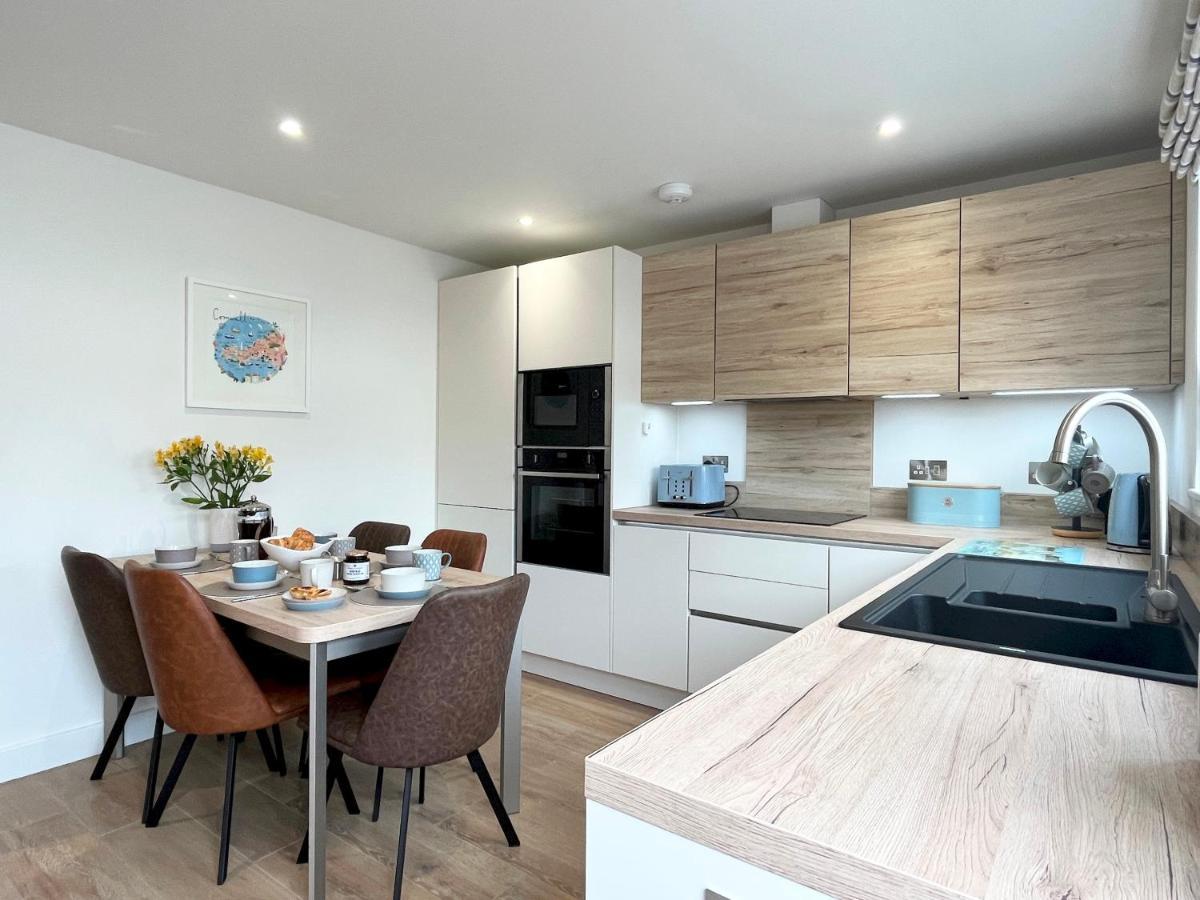 Beautiful 3 Bed Townhouse With Parking, Close To Sea Front Penzance