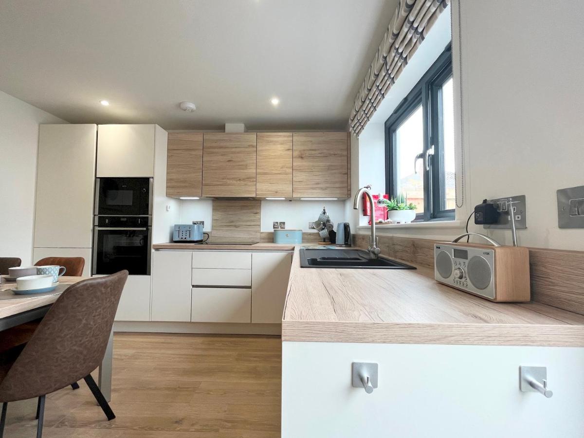 Beautiful 3 Bed Townhouse With Parking, Close To Sea Front * Penzance