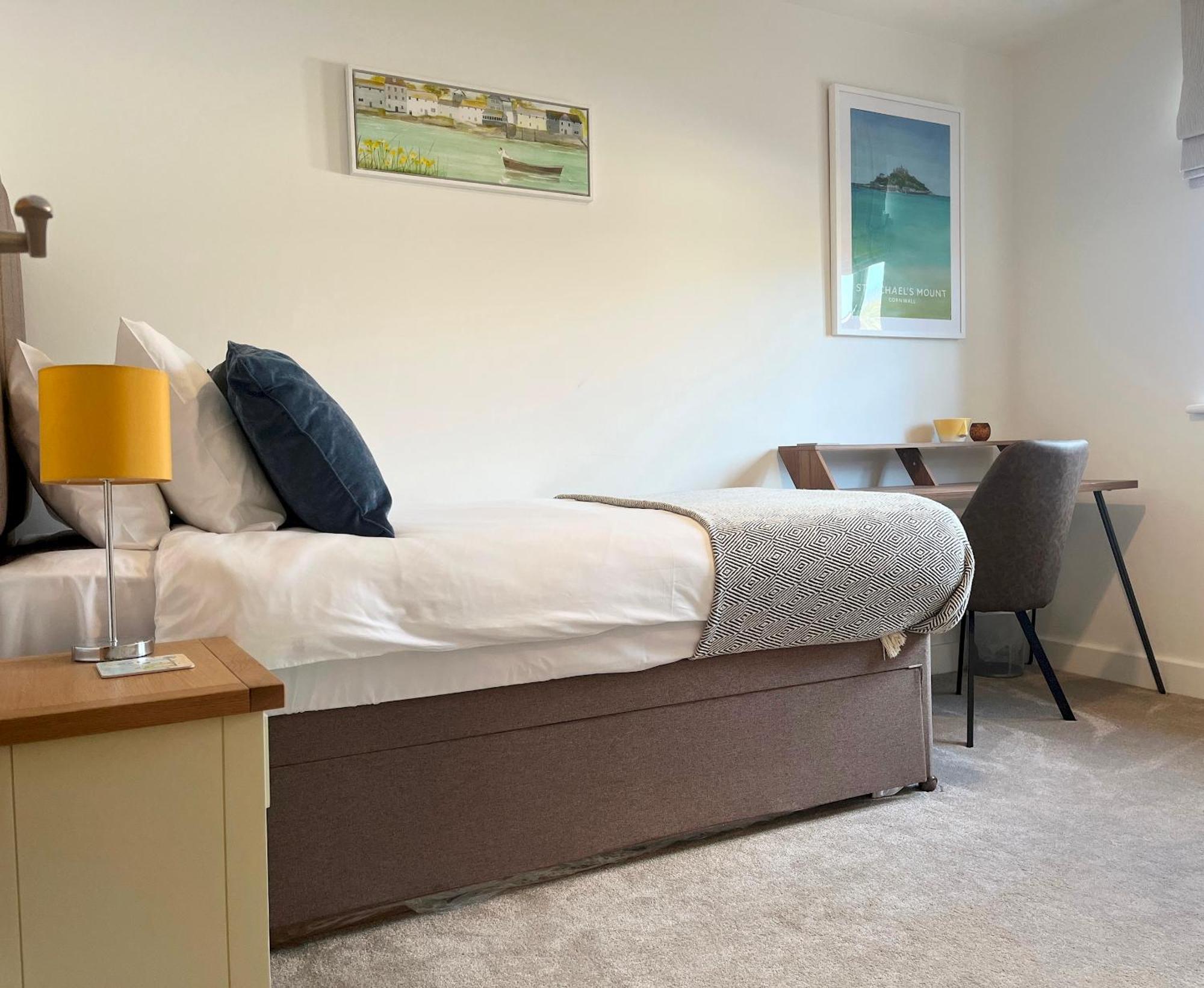 Beautiful 3 Bed Townhouse With Parking, Close To Sea Front