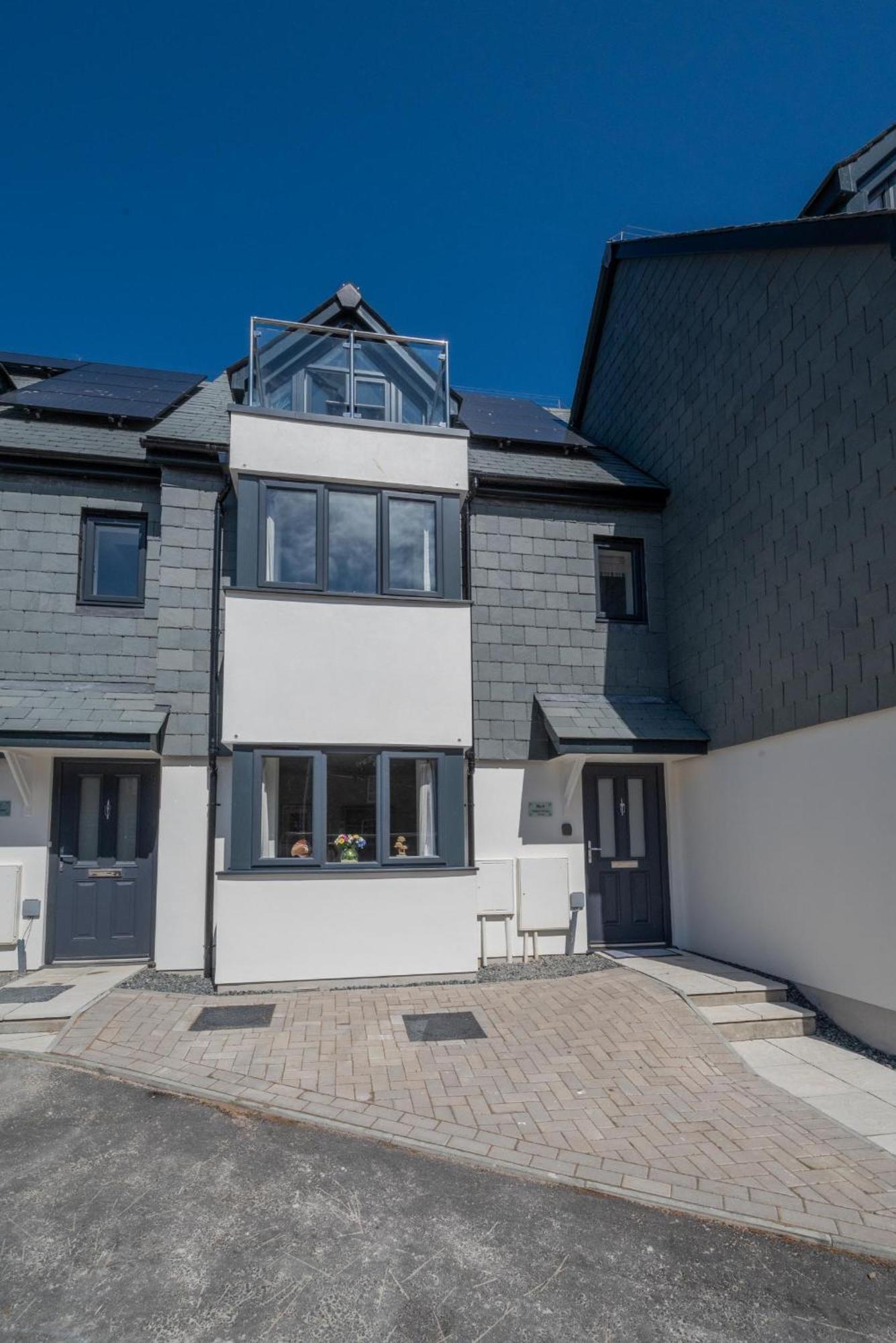 Holiday home Beautiful 3 Bed Townhouse With Parking, Close To Sea Front Penzance