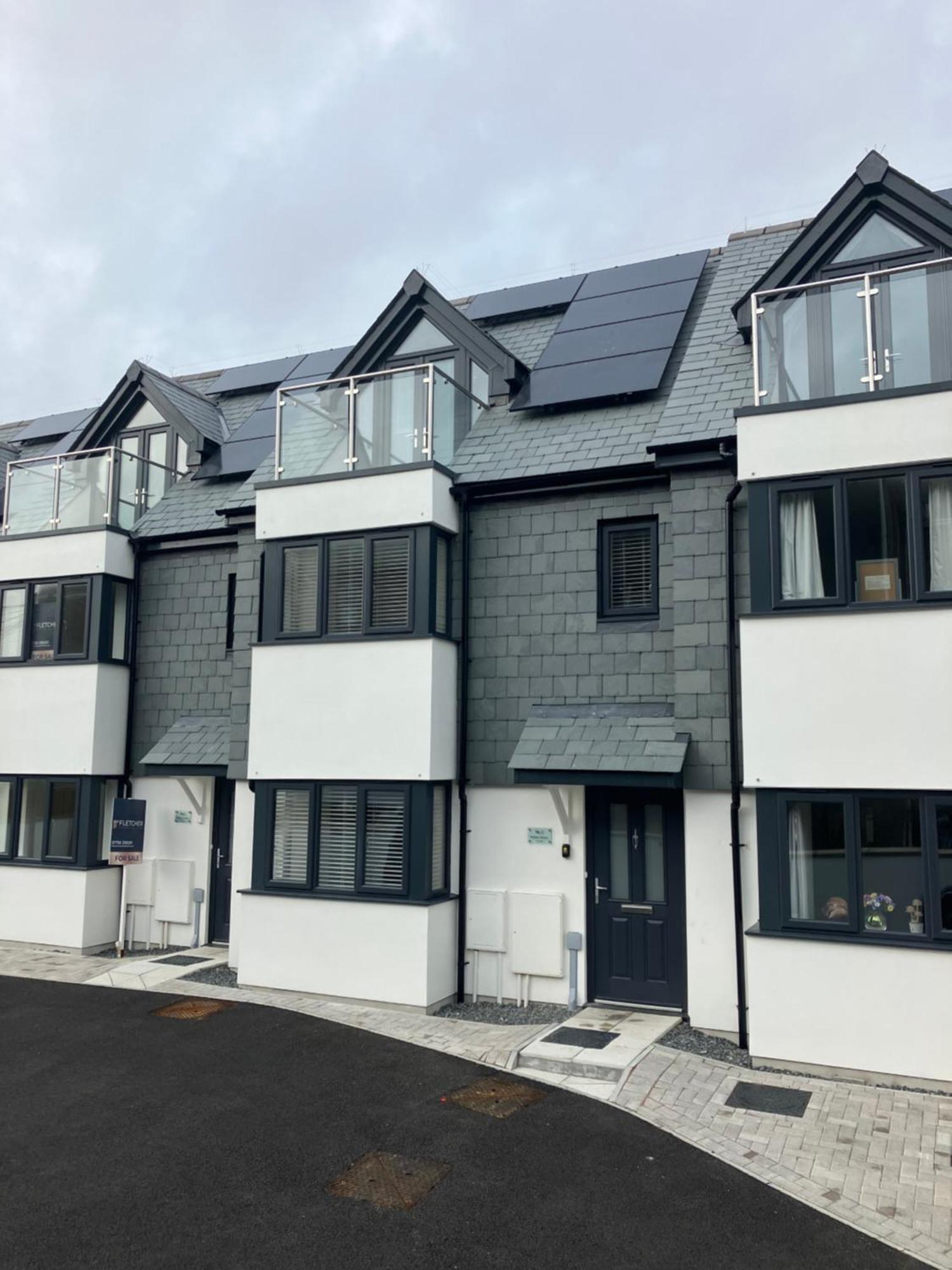 Beautiful 3 Bed Townhouse With Parking, Close To Sea Front Holiday home *